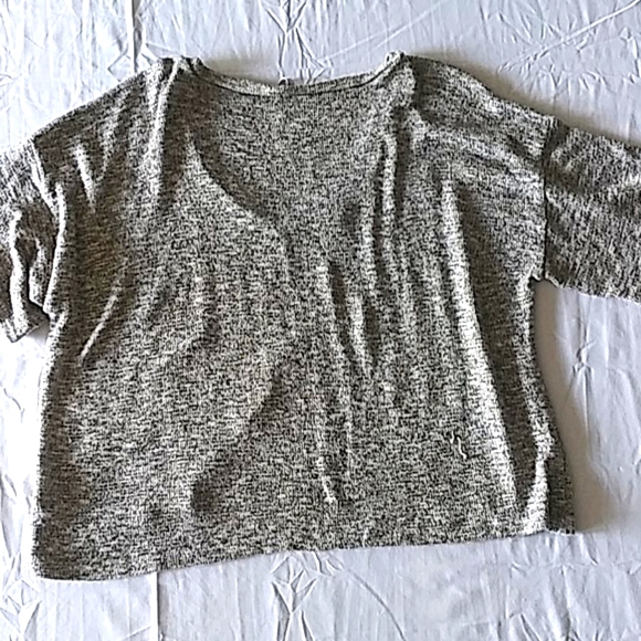 The Classic Cropped Graphic Sweater - Picture 5 of 7